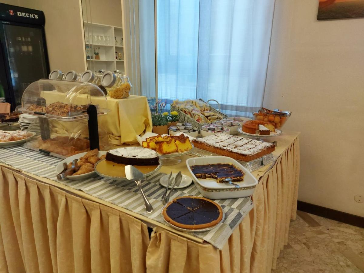 Hotel Brezza Ρίμινι Εξωτερικό φωτογραφία