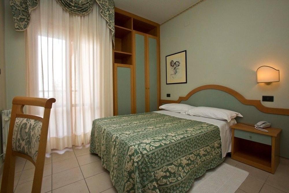 Hotel Brezza Ρίμινι Εξωτερικό φωτογραφία