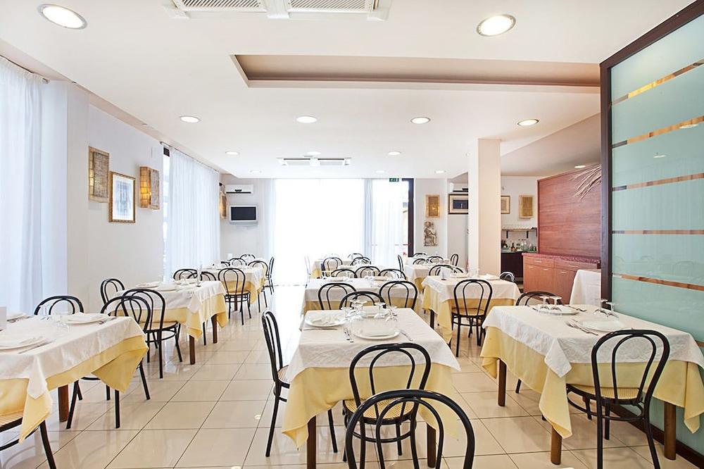 Hotel Brezza Ρίμινι Εξωτερικό φωτογραφία